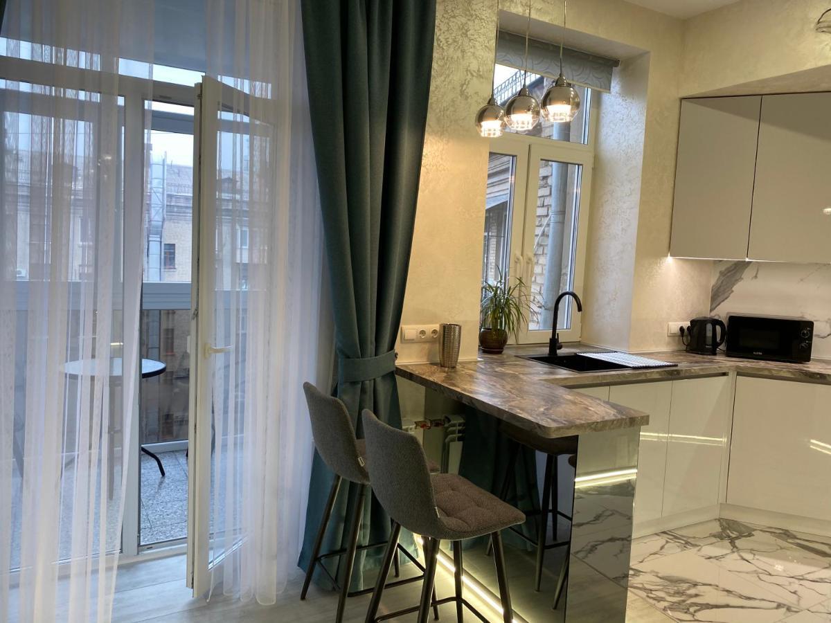 Panorama Luxury Apartment In The House With A Spire, A Historical Building In The City Centre Kharkiv Bagian luar foto