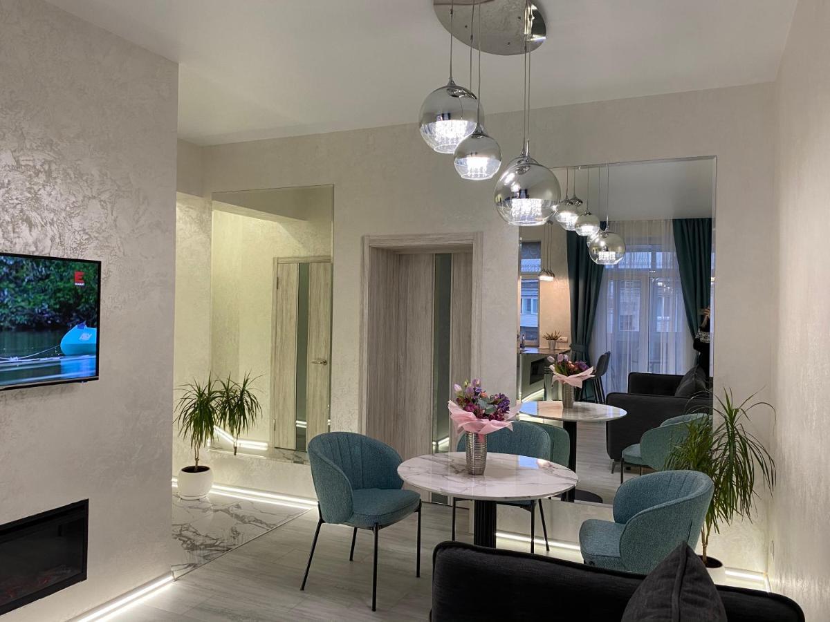Panorama Luxury Apartment In The House With A Spire, A Historical Building In The City Centre Kharkiv Bagian luar foto