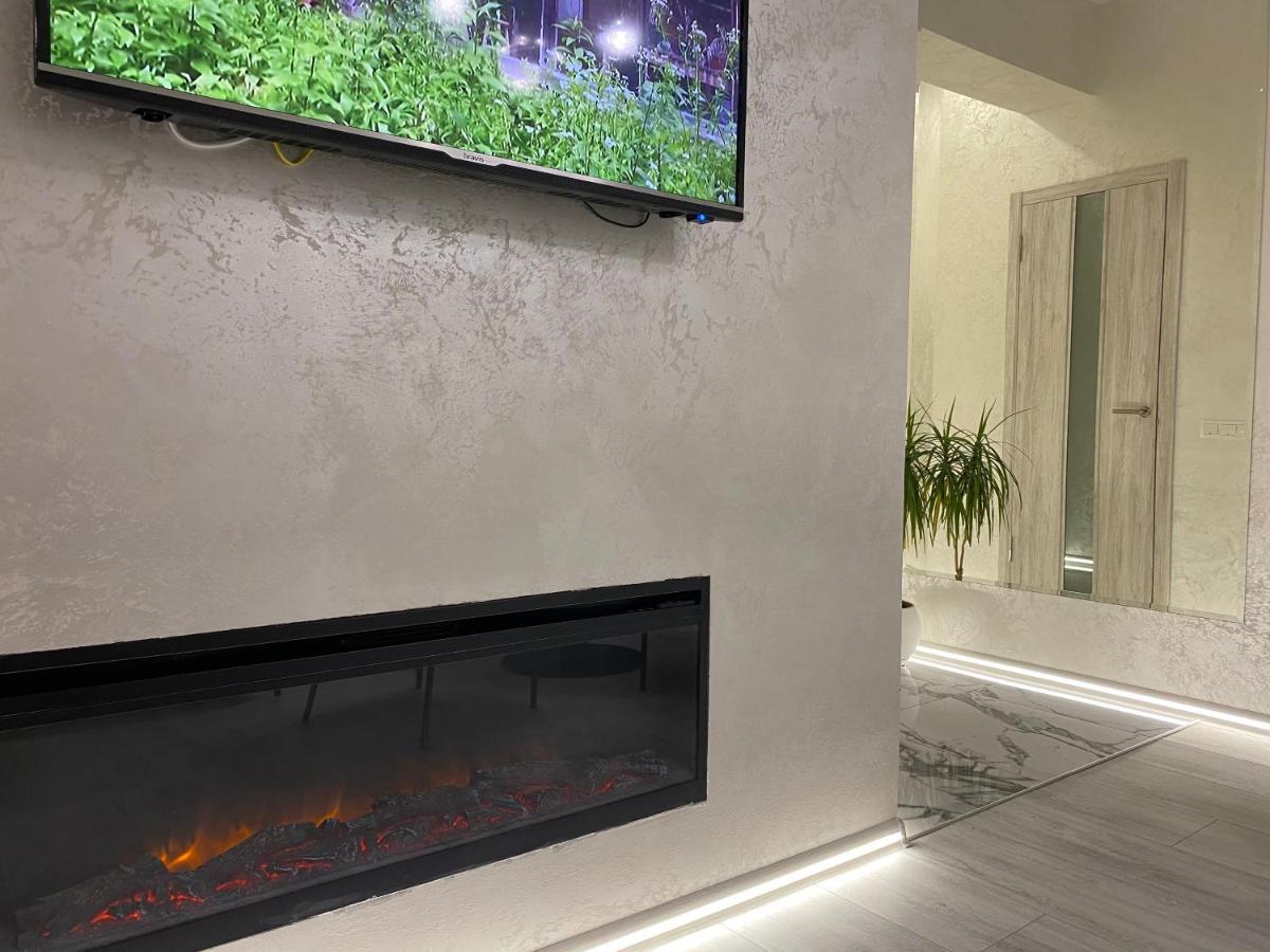Panorama Luxury Apartment In The House With A Spire, A Historical Building In The City Centre Kharkiv Bagian luar foto
