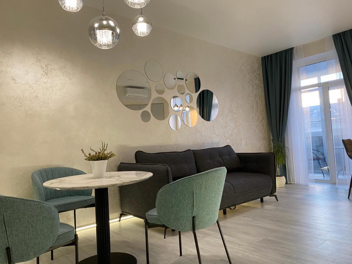 Panorama Luxury Apartment In The House With A Spire, A Historical Building In The City Centre Kharkiv Bagian luar foto