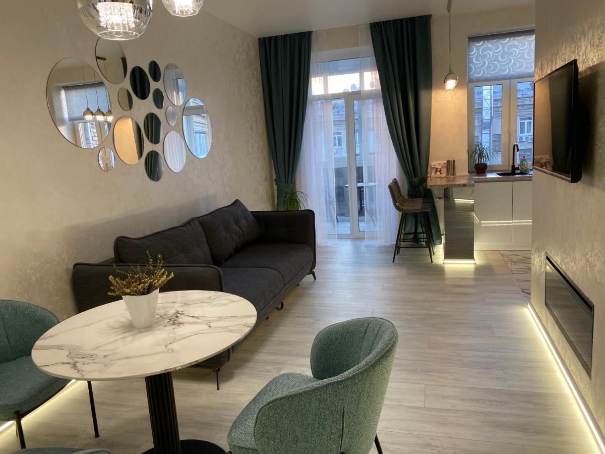 Panorama Luxury Apartment In The House With A Spire, A Historical Building In The City Centre Kharkiv Bagian luar foto