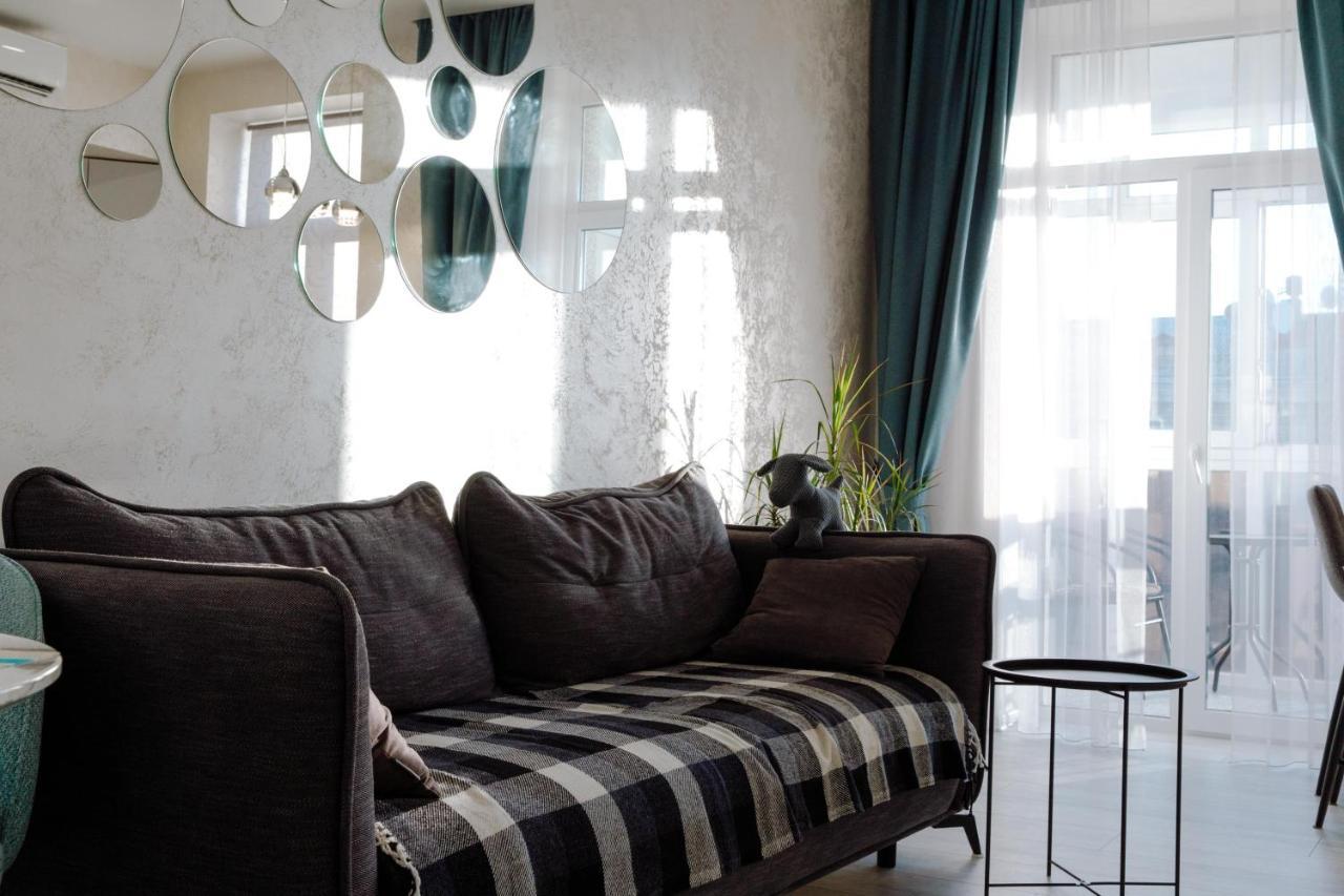 Panorama Luxury Apartment In The House With A Spire, A Historical Building In The City Centre Kharkiv Bagian luar foto