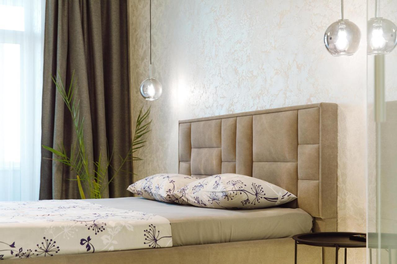 Panorama Luxury Apartment In The House With A Spire, A Historical Building In The City Centre Kharkiv Bagian luar foto