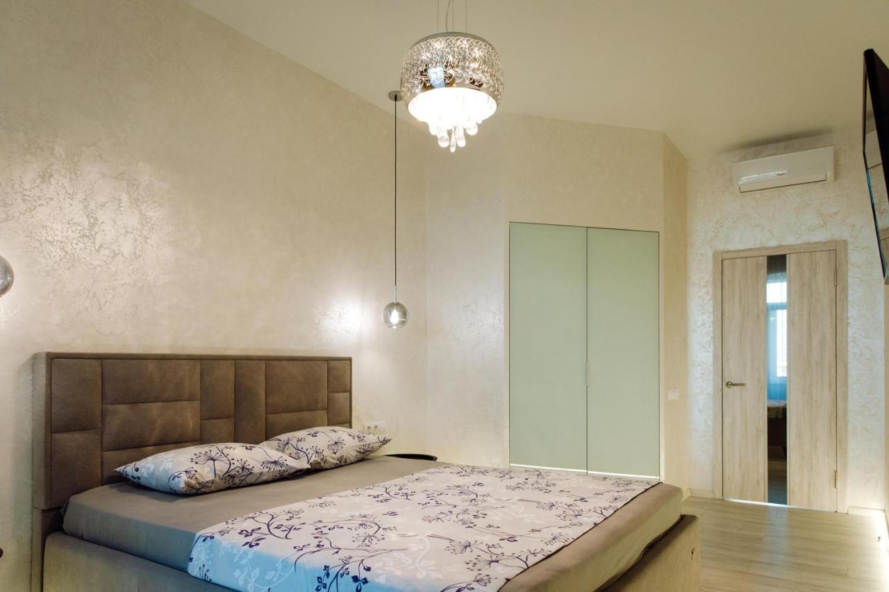 Panorama Luxury Apartment In The House With A Spire, A Historical Building In The City Centre Kharkiv Bagian luar foto